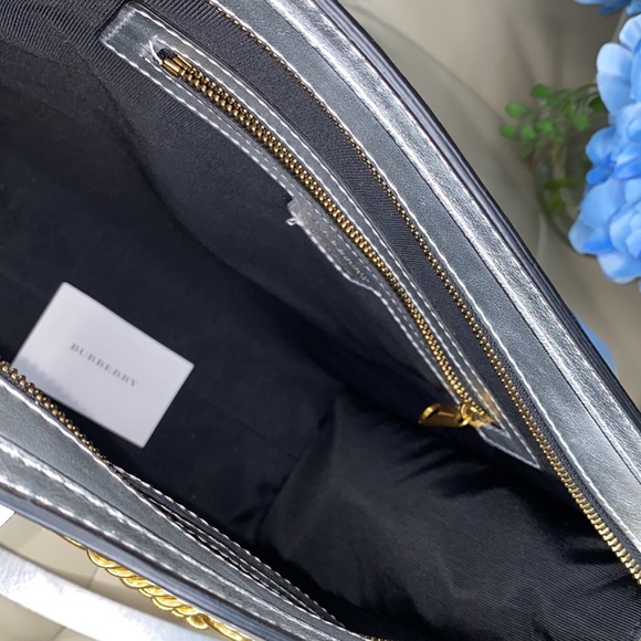 Authentic Burberry bag - Picture 12 of 16